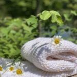 knitted blanket with daisies